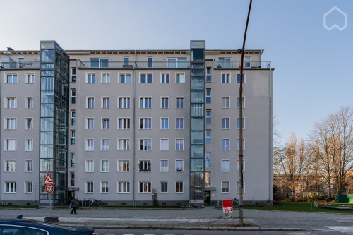 Beautiful 2-room flat close to center and all amenities