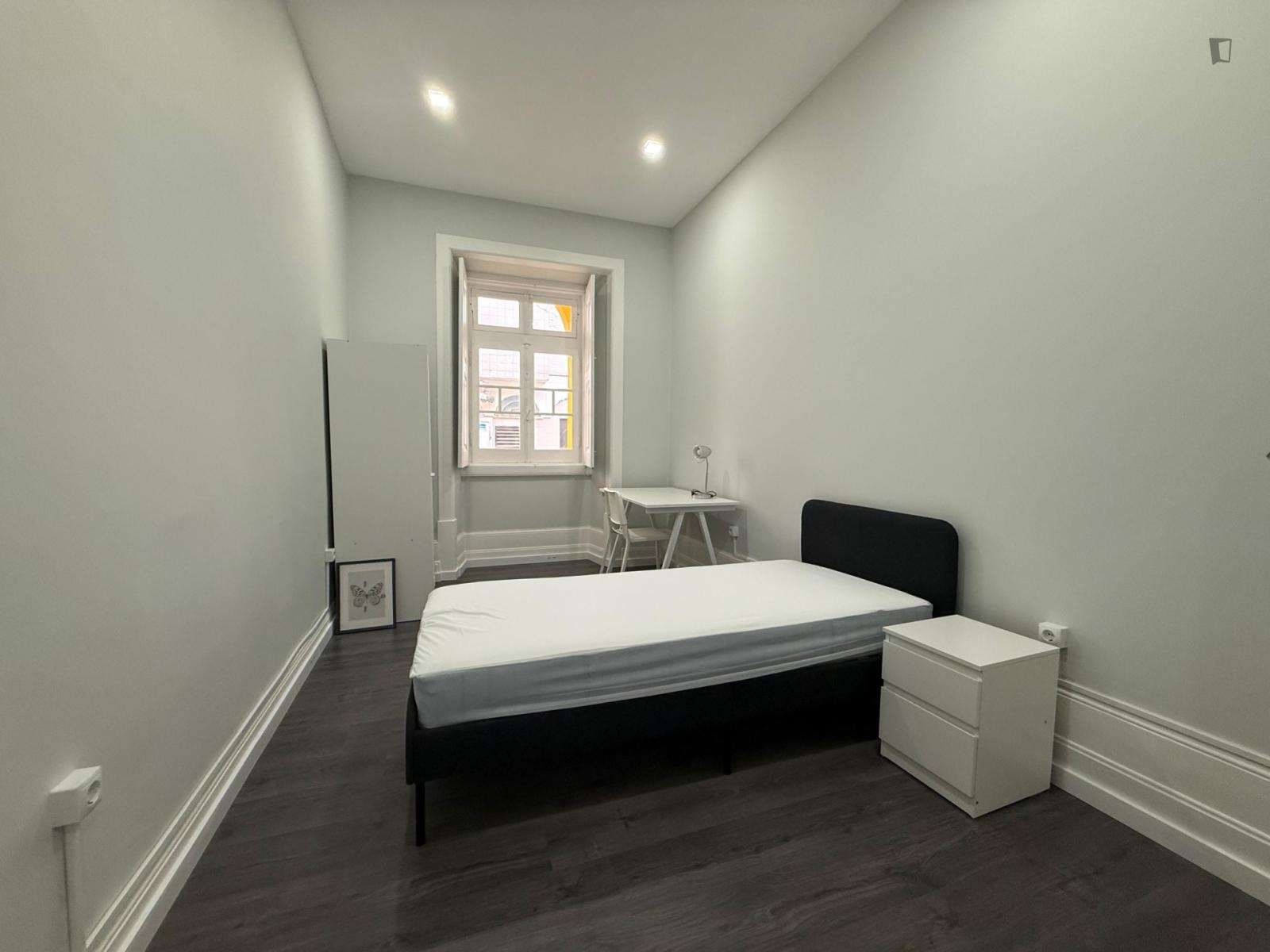 Comfy Bedroom In A 7-Bedroom Flat - Comfy bedroom in a 7-bedroom flat - Gallery - 1