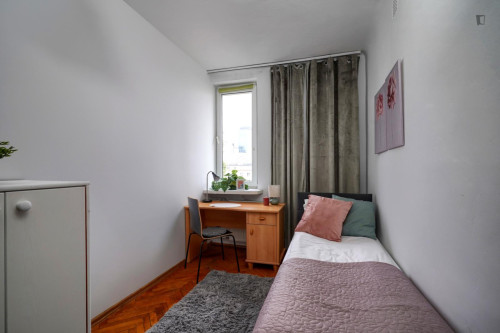 Sublime single bedroom near Park Mirowski