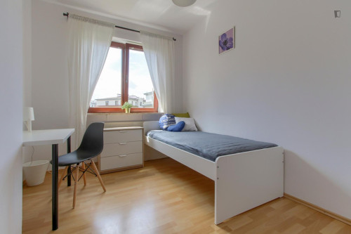 Pleasant single bedroom in Szczęśliwice