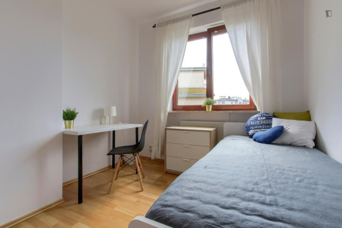 Pleasant single bedroom in Szczęśliwice
