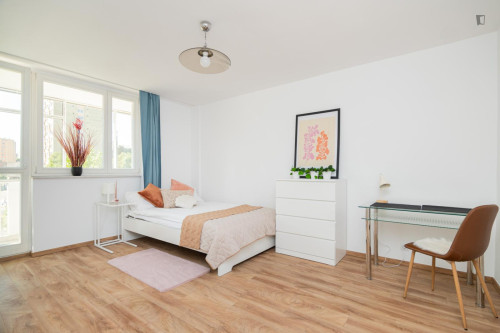 Big single bedroom near the Rondo ONZ metro - Gallery - 12