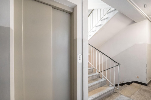 Big single bedroom near the Rondo ONZ metro - Gallery - 9