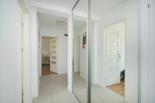 Big single bedroom near the Rondo ONZ metro