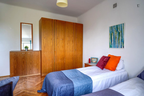Snug twin bedroom in Old Mokotów - Gallery - 3