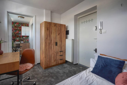 Attractive studio near Swietokrzyska metro 