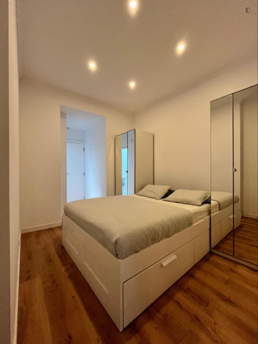 Modern 3 Bedroom Apartment with a Terrace close to Arroios Metro