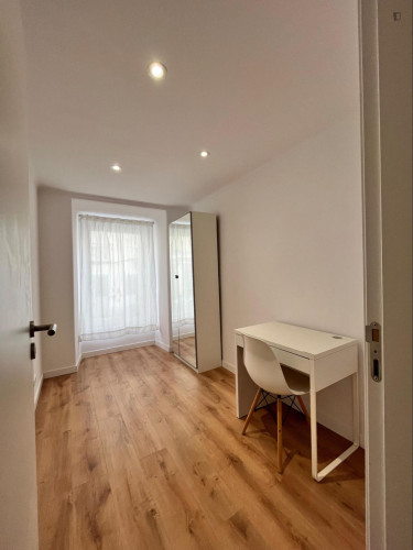 Modern 3 Bedroom Apartment with a Terrace close to Arroios Metro