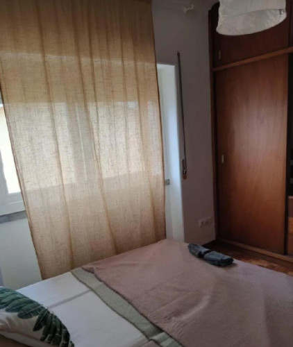 Cozy Single Bedroom close to Nova SBE University
