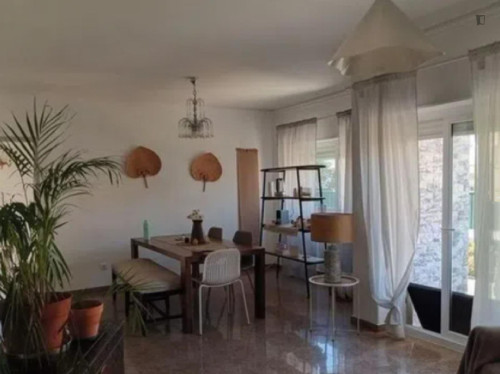 Cozy Single Bedroom close to Nova SBE University