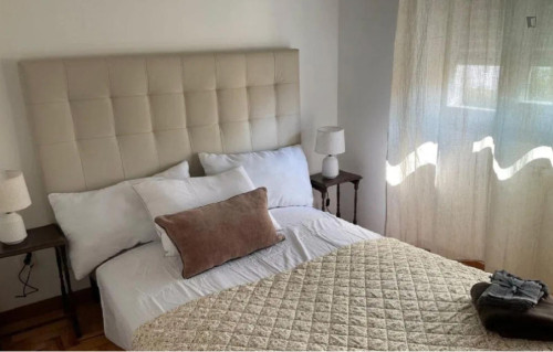 Fascinating Single Bedroom close to Nova SBE University