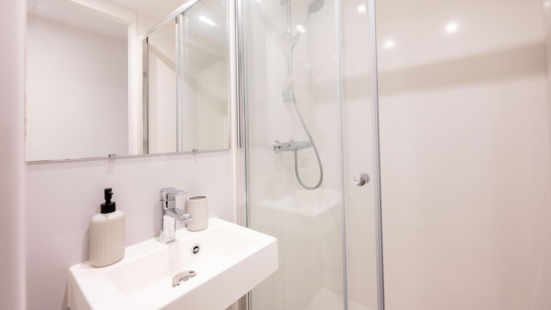 Deluxe En-Suite - 5