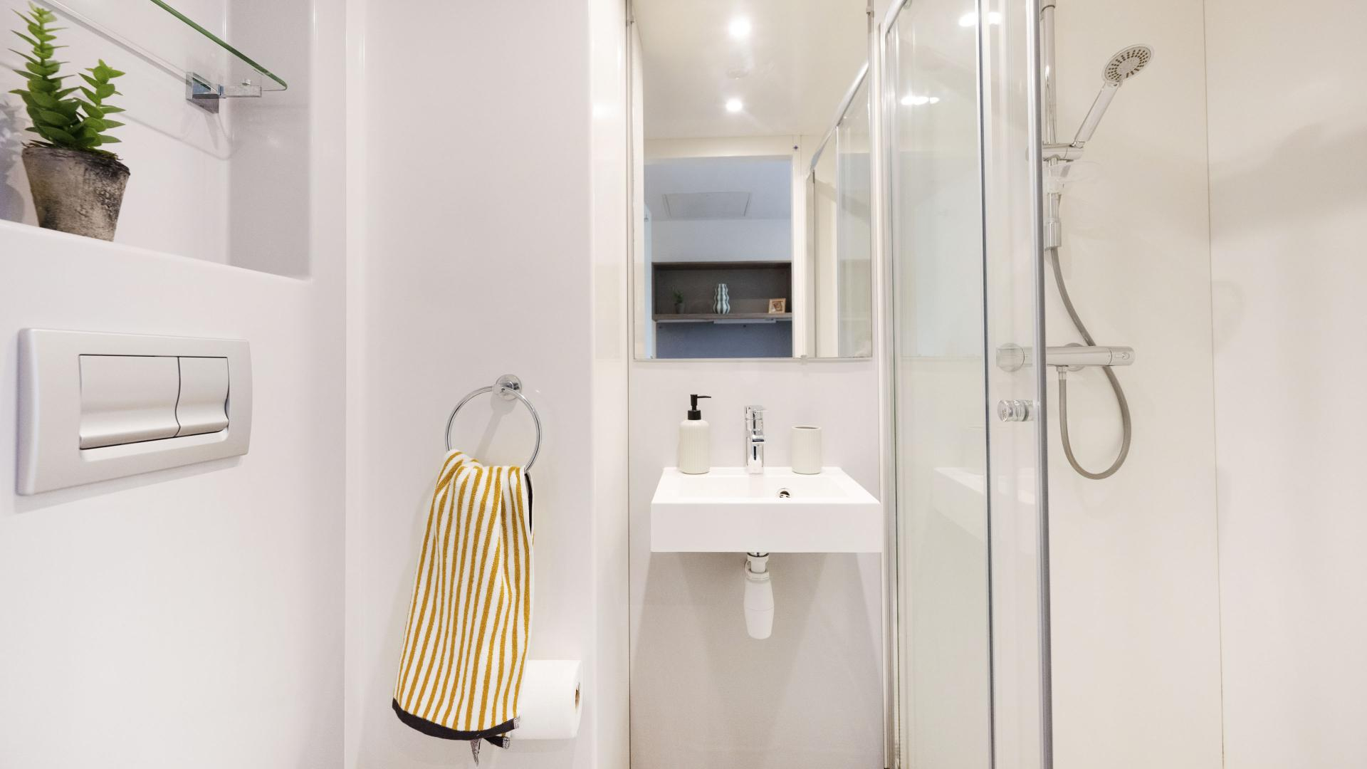 Prestige En-Suite - 2