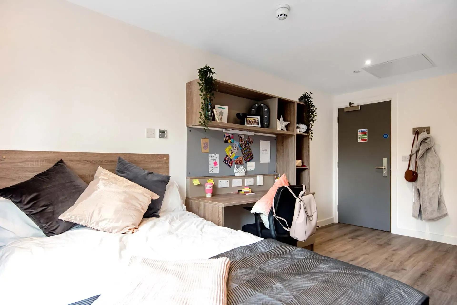 Silver En-Suite - 4