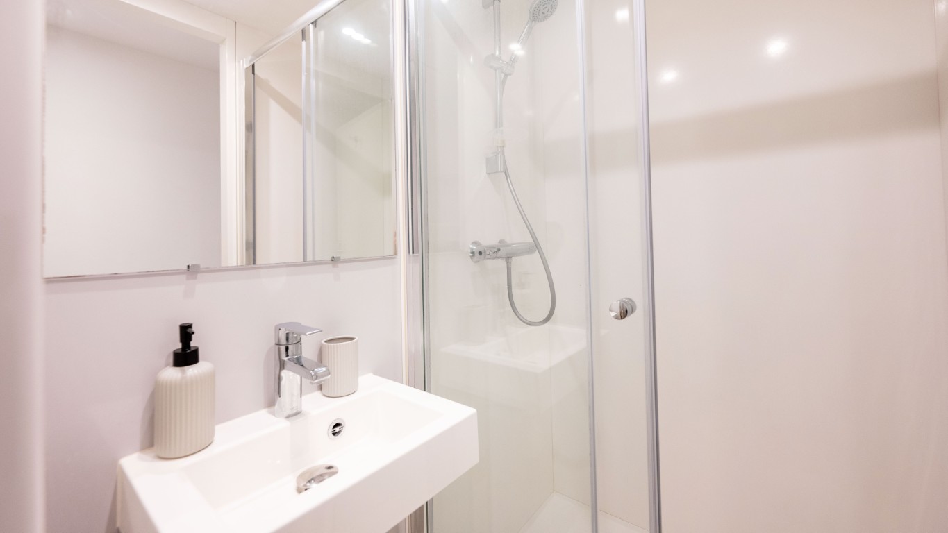 Deluxe En Suite - Howard Gardens - Gallery - 5