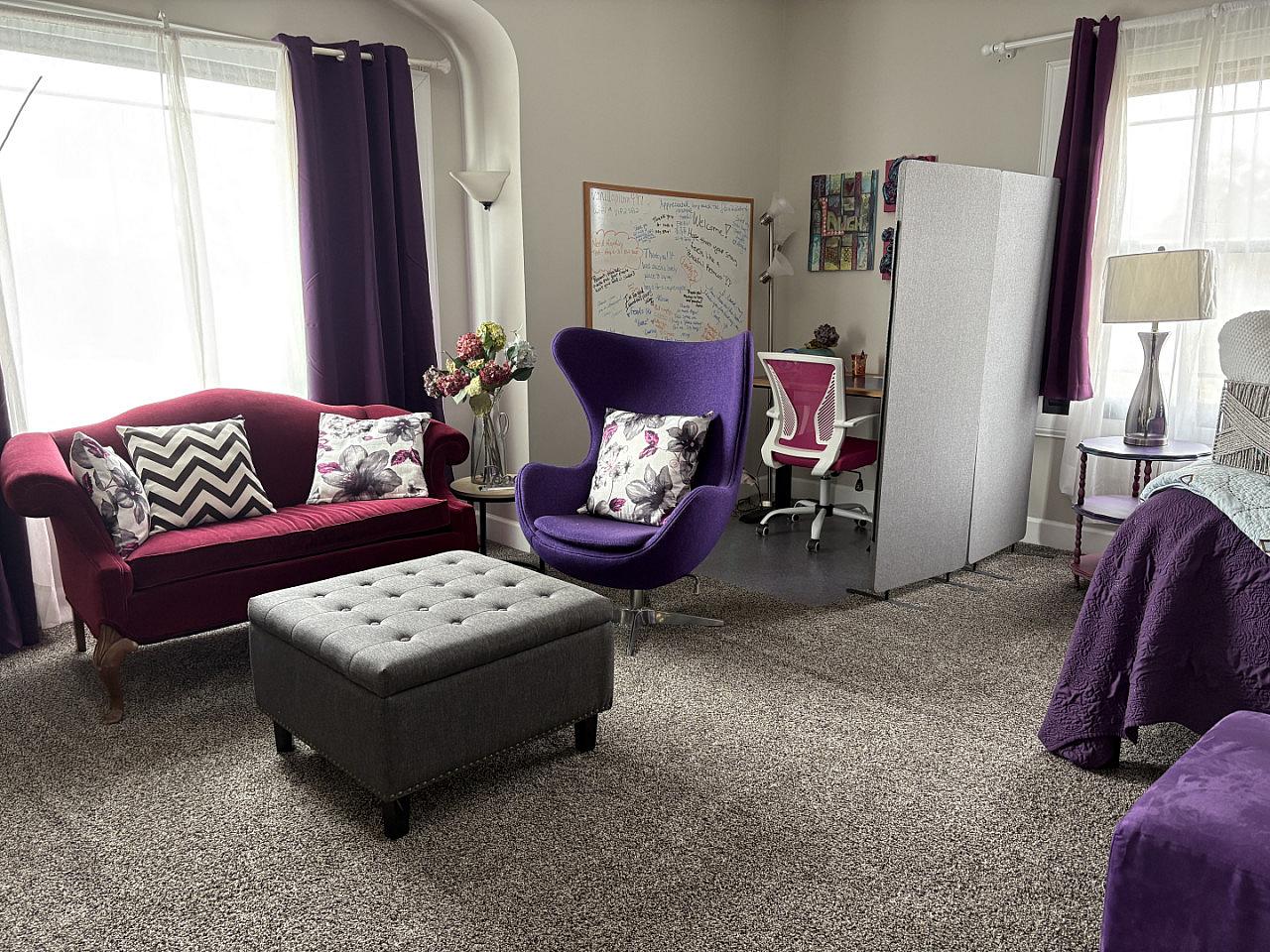 Women's Peace Retreat Private Studio + Ensuite Bathroom - Charming Women-Only Coliving in Mapleton-Fall Creek Near Downtown Indy Home - Gallery - 10