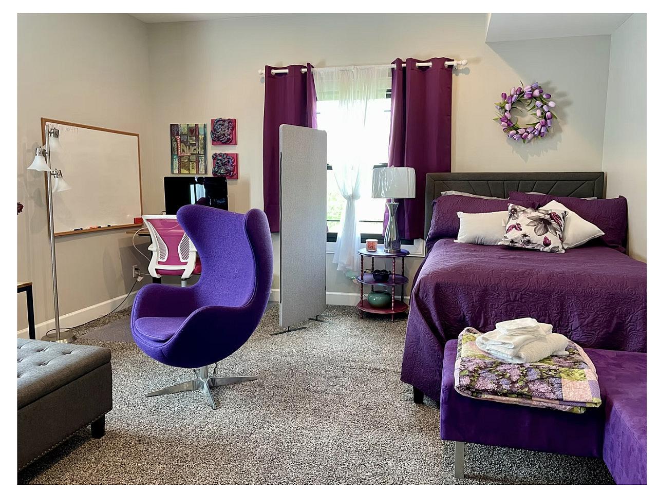 Women's Peace Retreat Private Studio + Ensuite Bathroom - Charming Women-Only Coliving in Mapleton-Fall Creek Near Downtown Indy Home - Gallery - 8