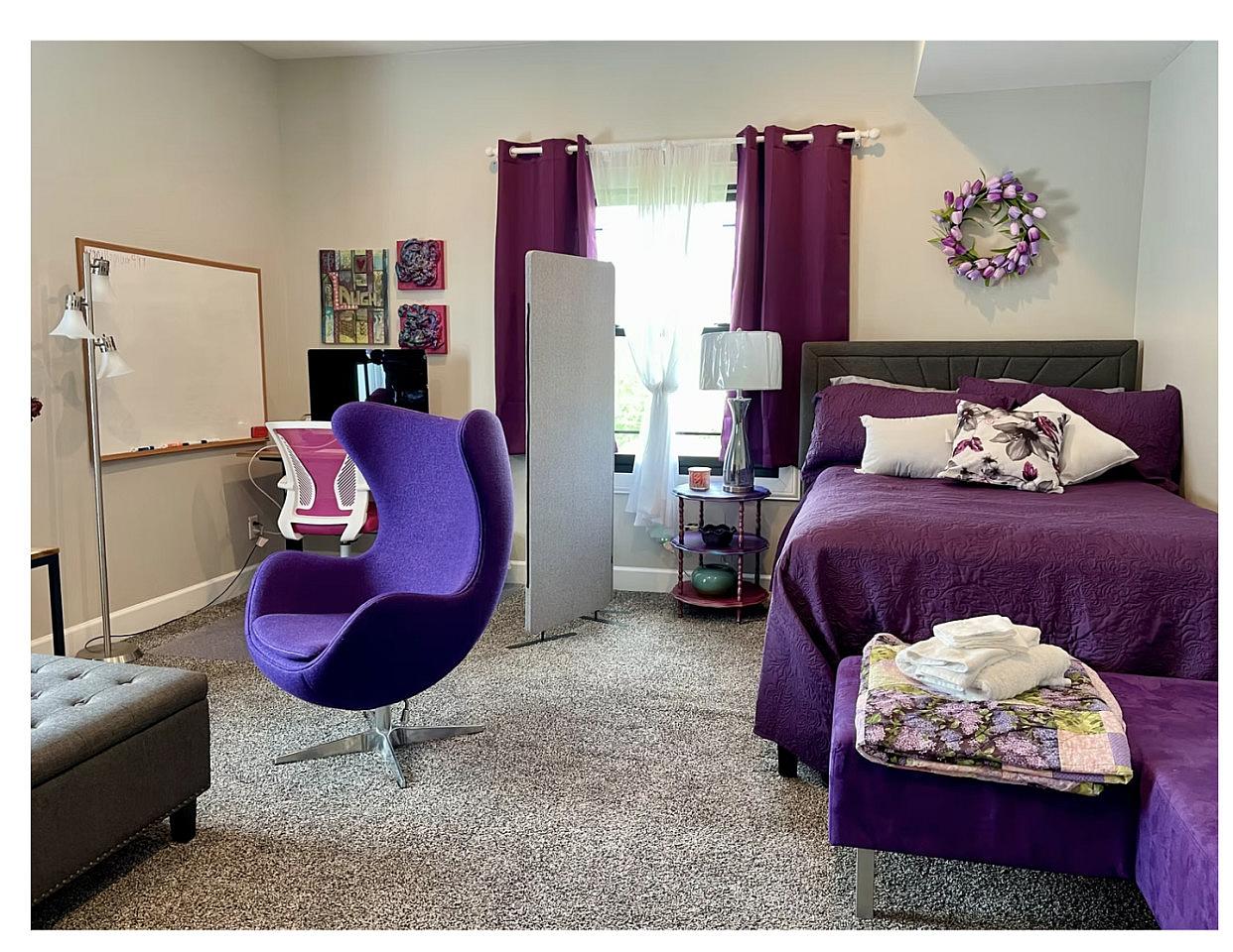 Women's Peace Retreat Private Studio + Ensuite Bathroom - Charming Women-Only Coliving in Mapleton-Fall Creek Near Downtown Indy Home - Gallery - 4