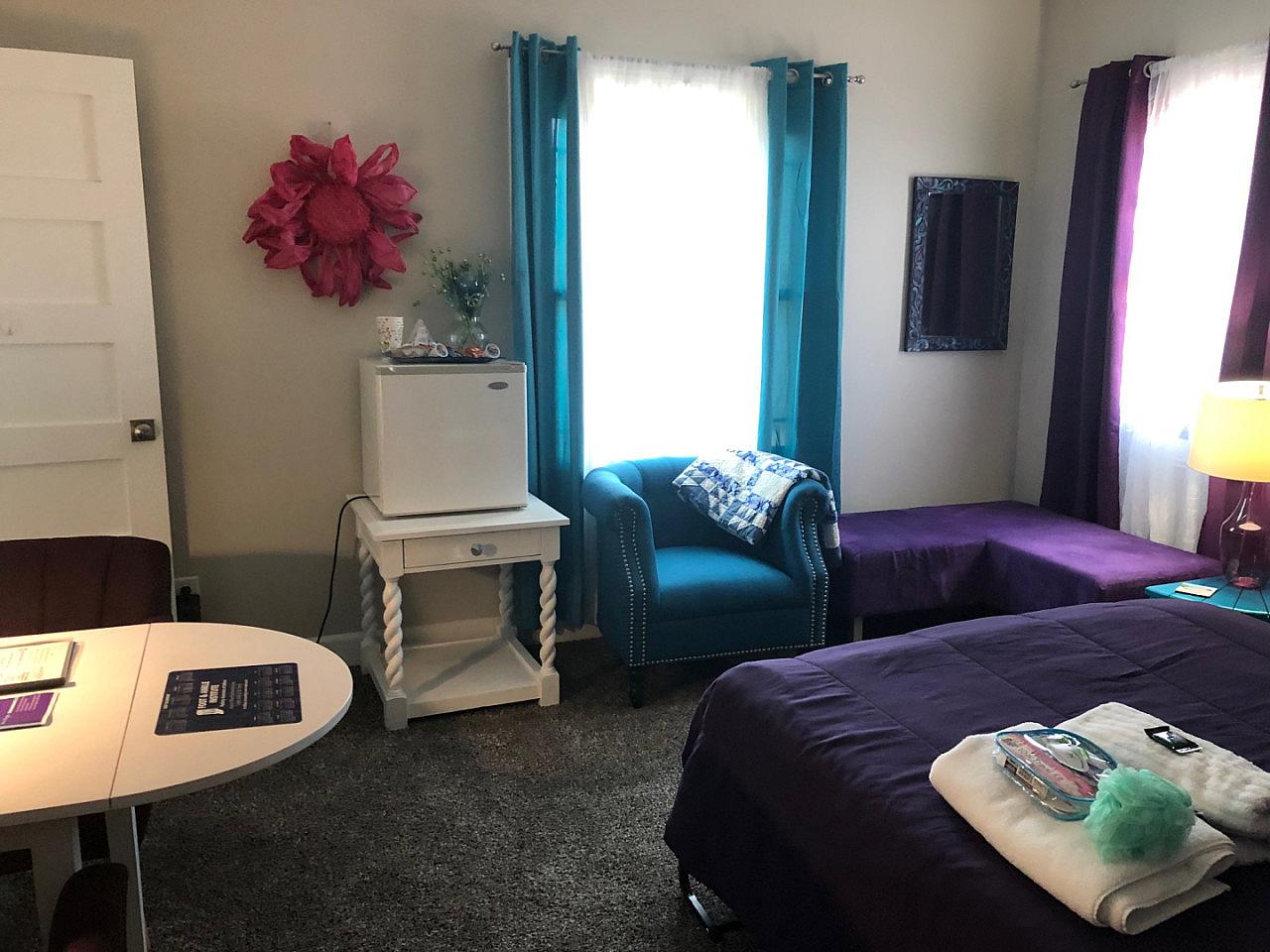 Women's Freedom/Inspire Room + Share Bath W/1 - Charming Women-Only Coliving in Mapleton-Fall Creek Near Downtown Indy Home - Gallery - 27