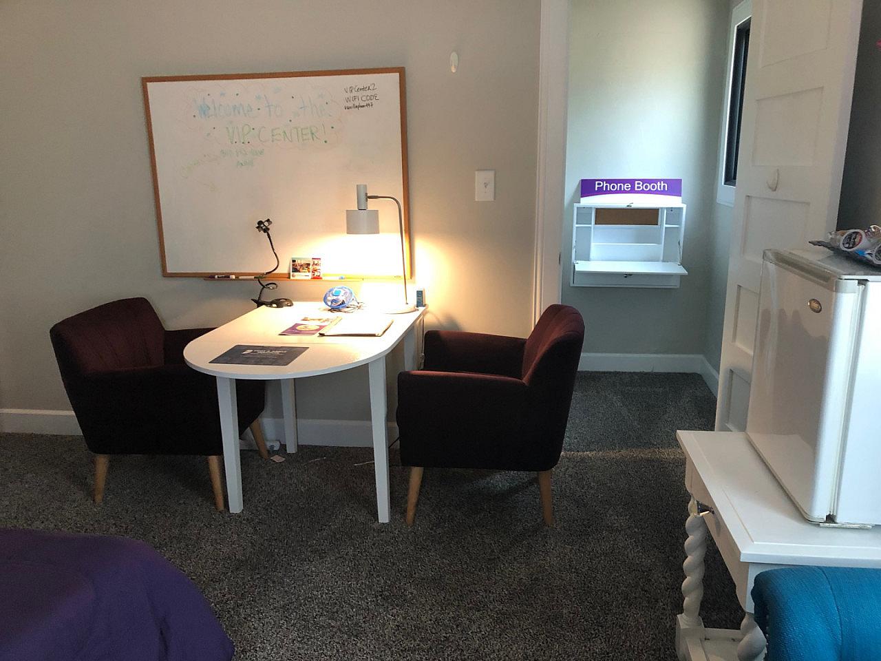 Women's Freedom/Inspire Room + Share Bath W/1 - Charming Women-Only Coliving in Mapleton-Fall Creek Near Downtown Indy Home - Gallery - 24