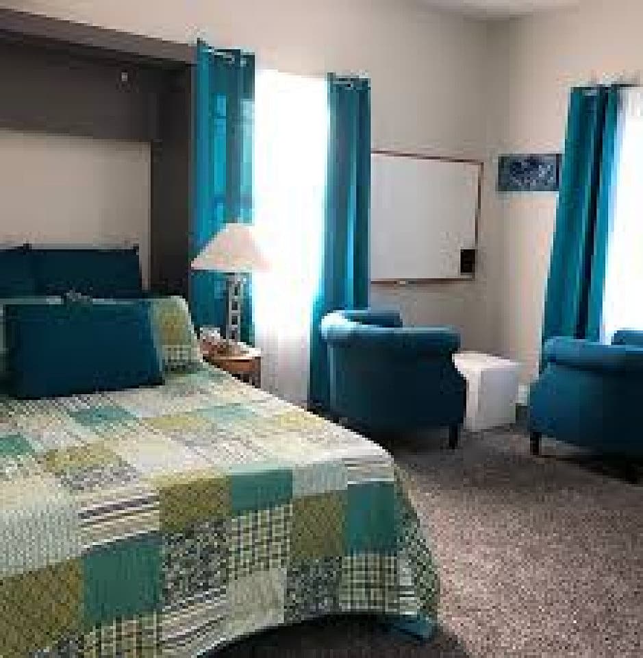 Women's Freedom/Inspire Room + Share Bath W/1 - Charming Women-Only Coliving in Mapleton-Fall Creek Near Downtown Indy Home - Gallery - 26