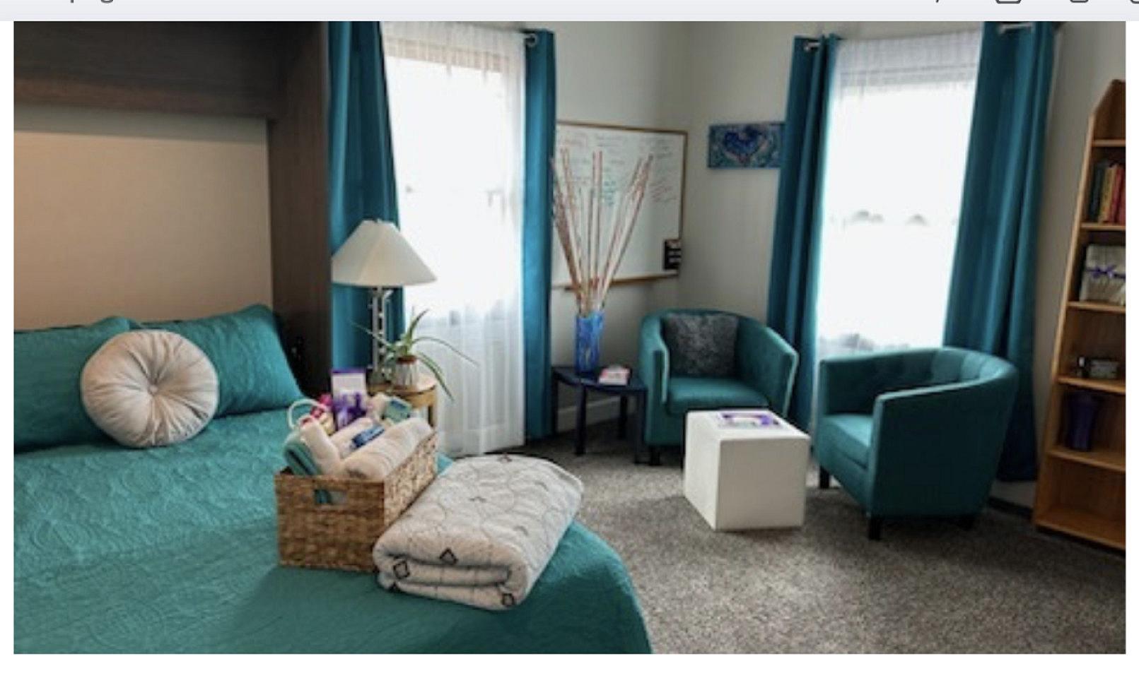 Women's Freedom/Inspire Room + Share Bath W/1 - Charming Women-Only Coliving in Mapleton-Fall Creek Near Downtown Indy Home - Gallery - 3