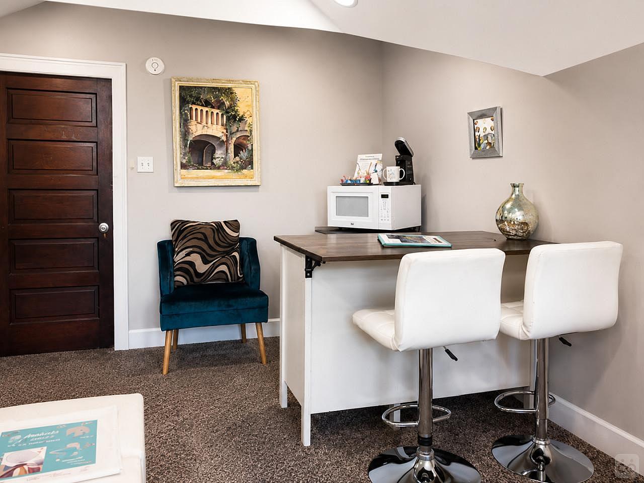 Women's Private Dream Studio W/Kitchenette - 8