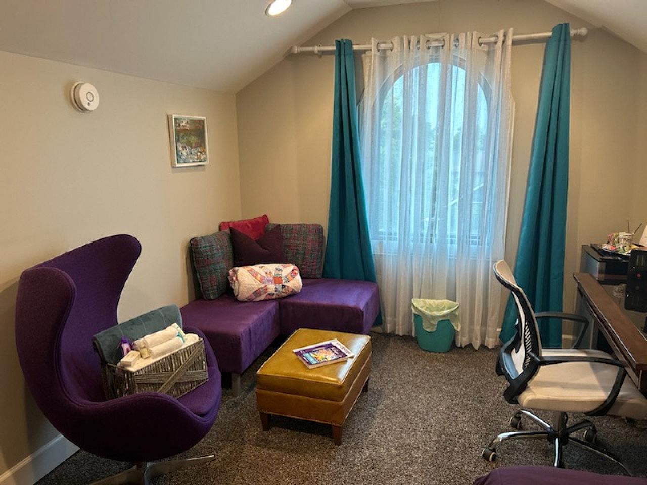 Women's Private Small Solitude Room - Charming Women-Only Coliving in Mapleton-Fall Creek Near Downtown Indy Home - Gallery - 4