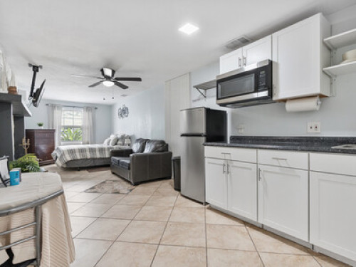 PRIVATE STUDIO NEAR BUSCH GARDENS 