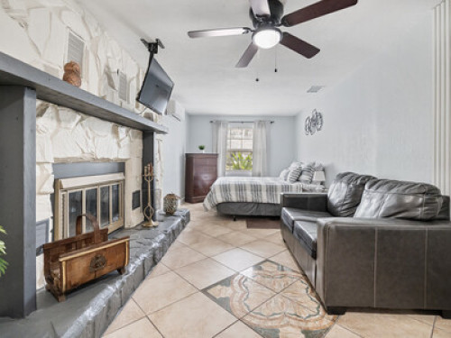 PRIVATE STUDIO NEAR BUSCH GARDENS 