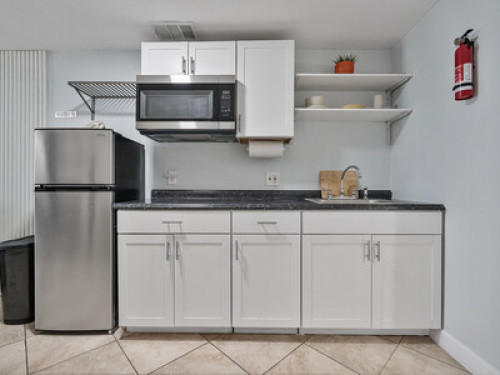 PRIVATE STUDIO NEAR BUSCH GARDENS 