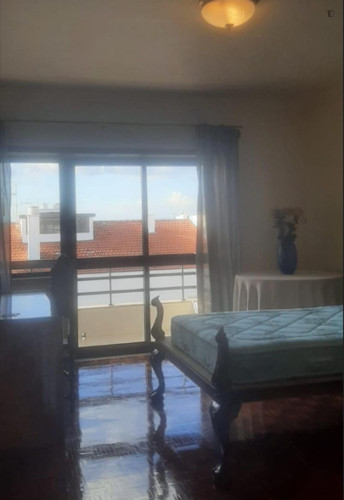 Welcoming single bedroom in Santarém