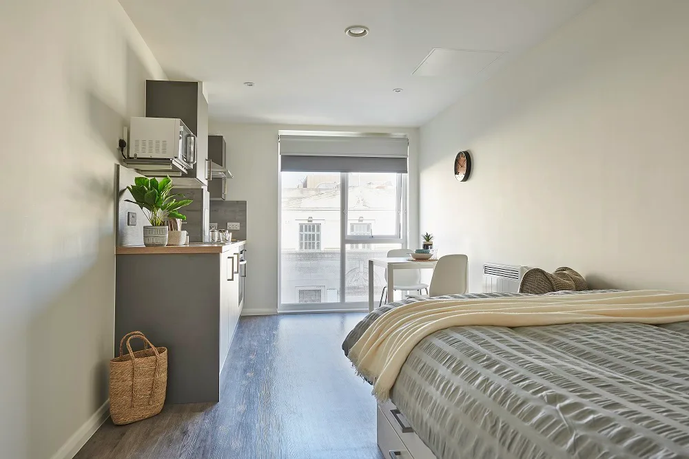 Superior Studio - The Bank - Southampton - Gallery - 1