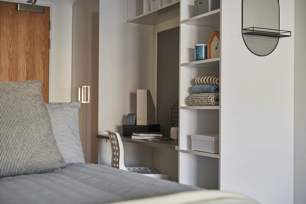  Superior Studio  -  The Bank - Southampton  - Gallery -  3