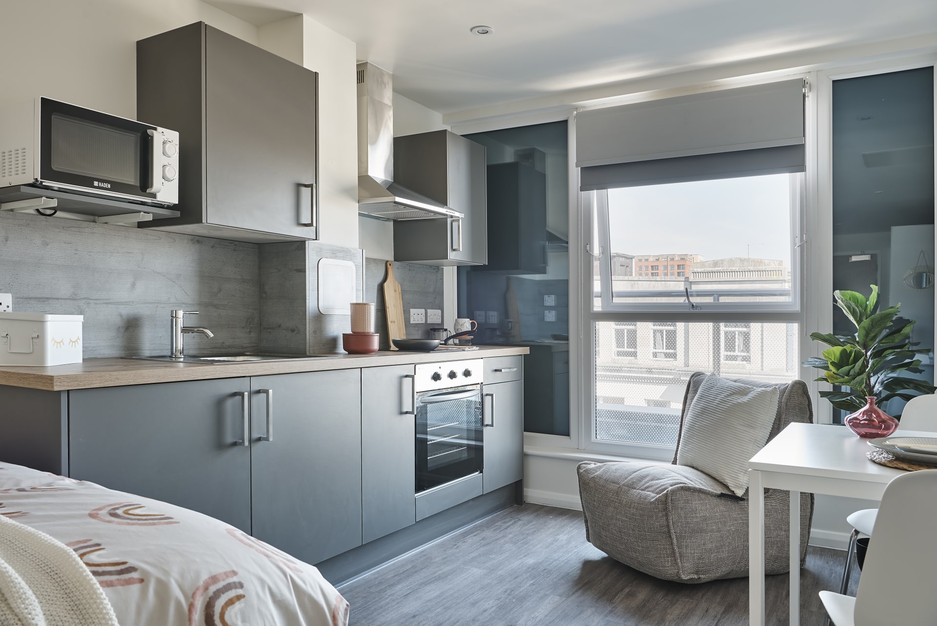 Premium Studio - Floors 1 & 2 - The Bank - Southampton - Gallery - 1