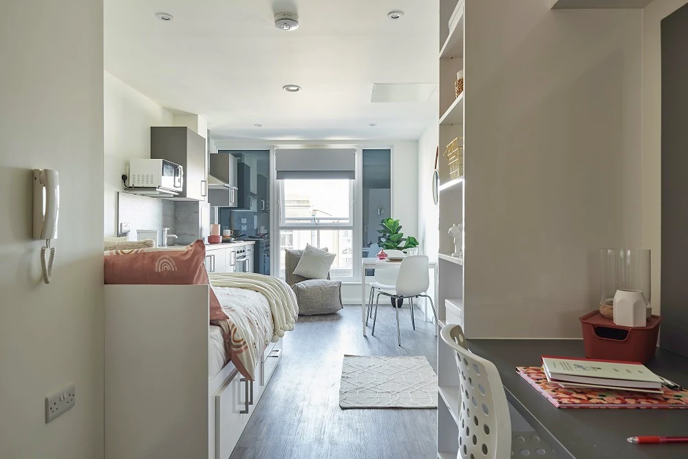  Standard Studio  -  The Bank - Southampton  - Gallery -  3