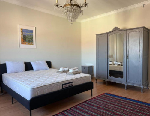 Lovely bedroom next to the metro