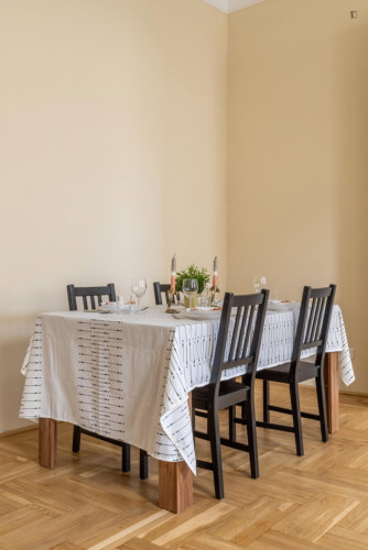 Modern double bedroom near Blaha Lujza tér station