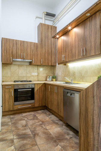 Modern double bedroom near Blaha Lujza tér station