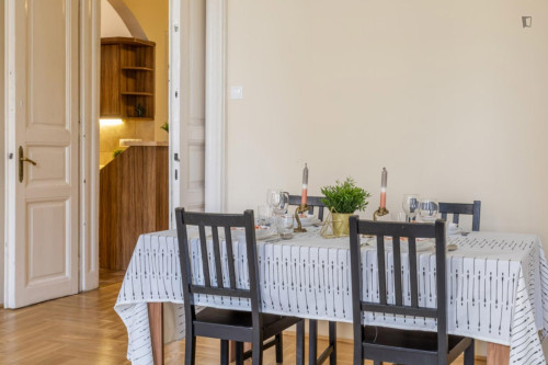 Modern double bedroom near Blaha Lujza tér station