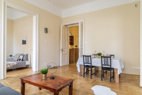 Modern double bedroom near Blaha Lujza tér station