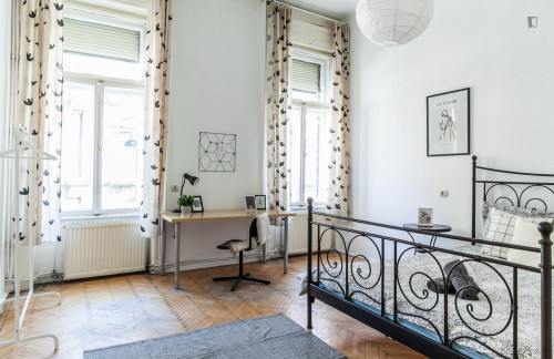 Very pleasant ensuite double bedroom near Budapest-Nyugati station