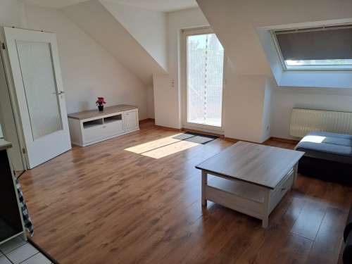 BEAUTIFUL QUIET ROOFTOP APARTMENT INTO THE GREEN in the center of Düsseldorf