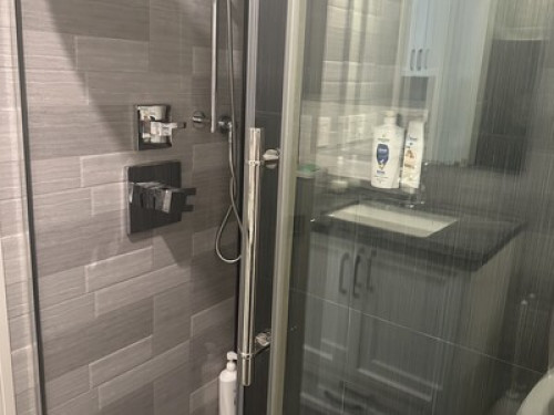 Primarily private Basement Burnaby - Gallery - 9