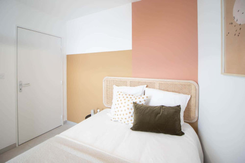 Intimate 10 m² bedroom to rent near Lyon