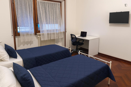 Comfortable twin bedroom in 5-bedroom apartment