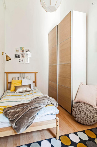 Cosy single bedroom near Astoria metro