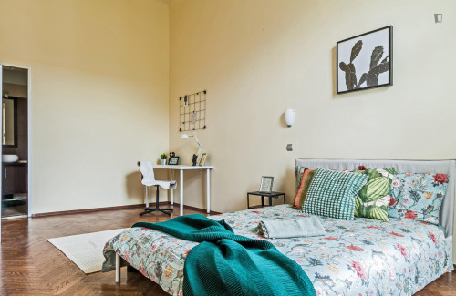 Grand double bedroom in Belső-Ferencváros - Gallery - 5