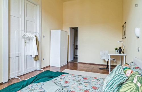 Grand double bedroom in Belső-Ferencváros - Gallery - 4
