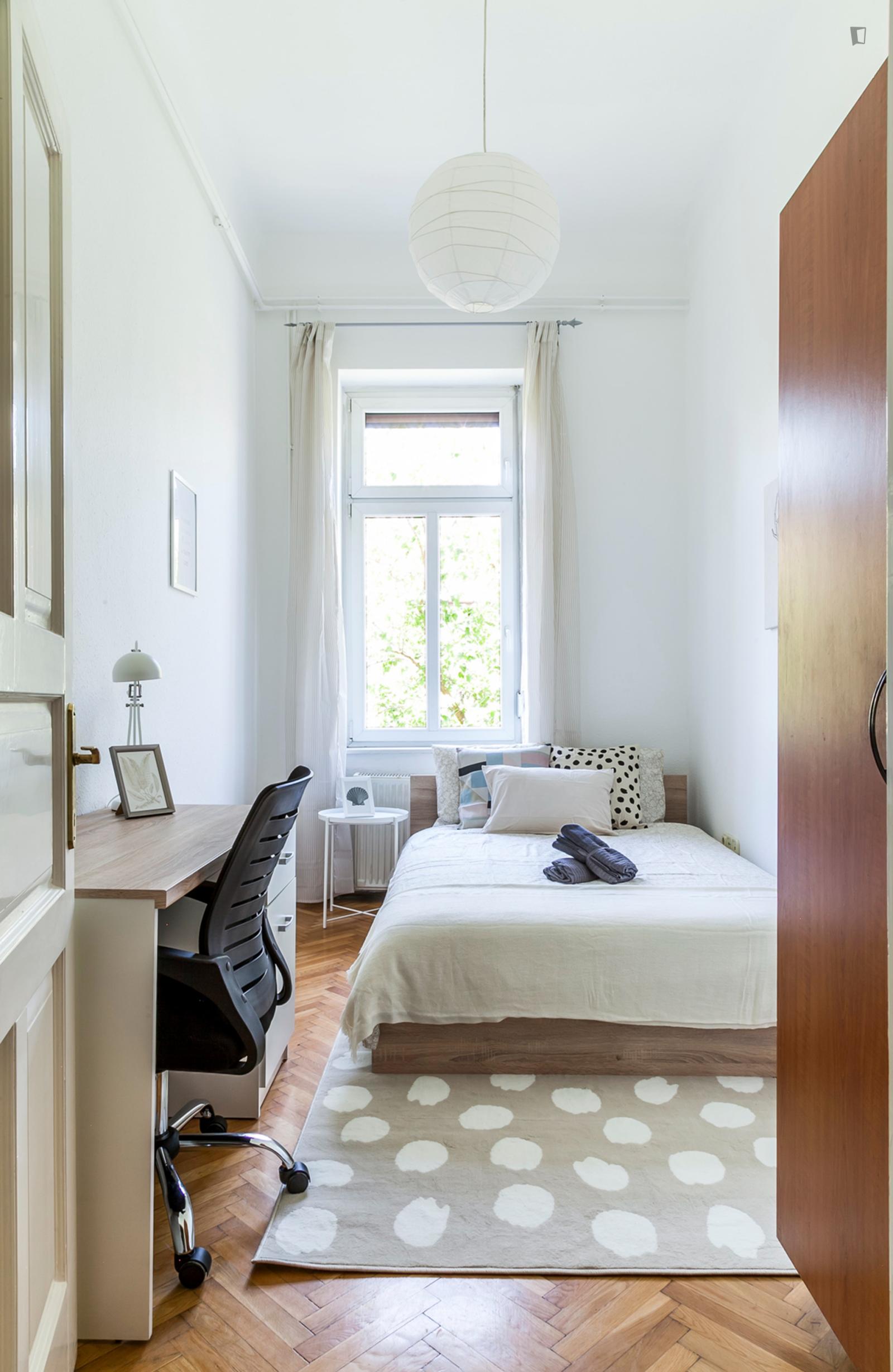 Very Neat Double Bedroom In Erzsébetváros - 1